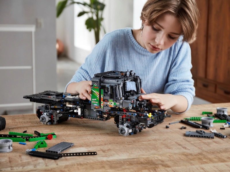 LEGO Technic – truck trialové vozidlo Mercedes-Benz Zetros 4x4