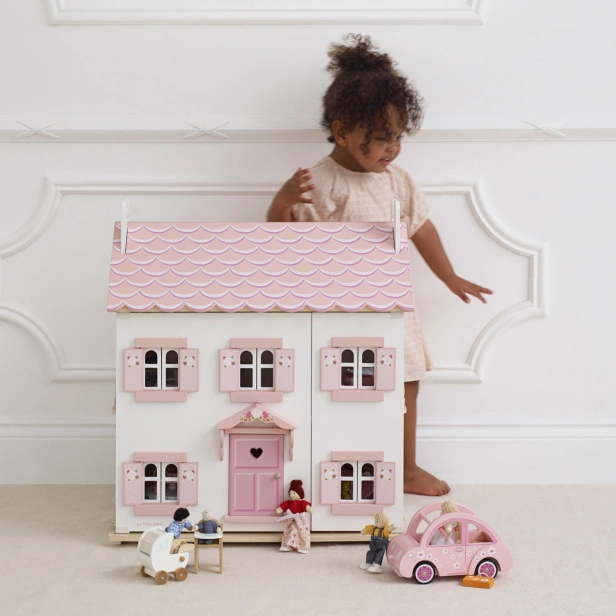 Dom Le Toy Van Sophia