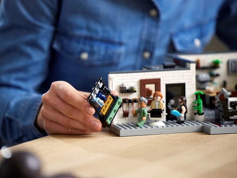 LEGO Ikony - Queer Team - Apartmán Ouzo Five