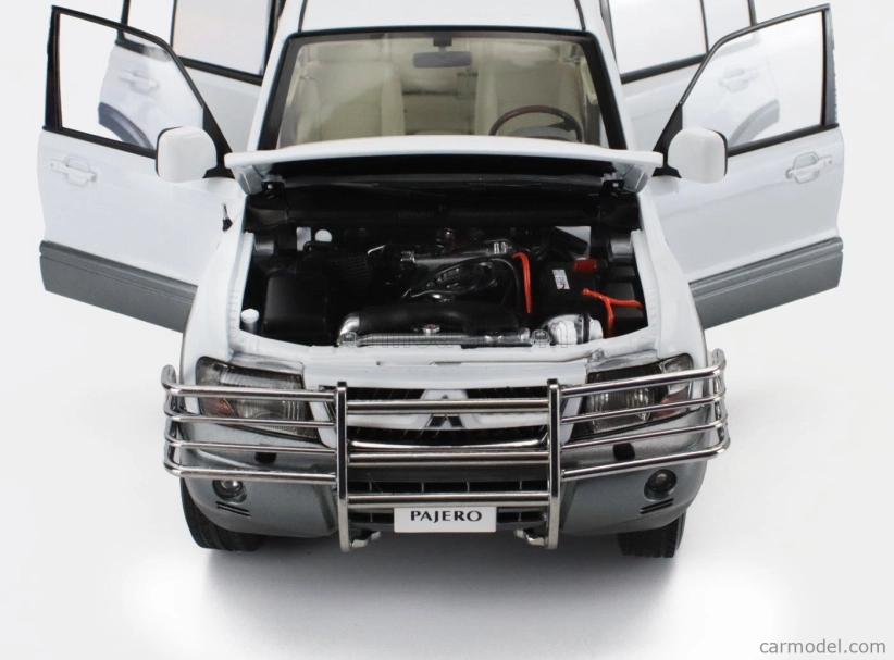 Sun-star Mitsubishi Pajero 3.5l V6 V73 2006 1:18 Bílá Šedá