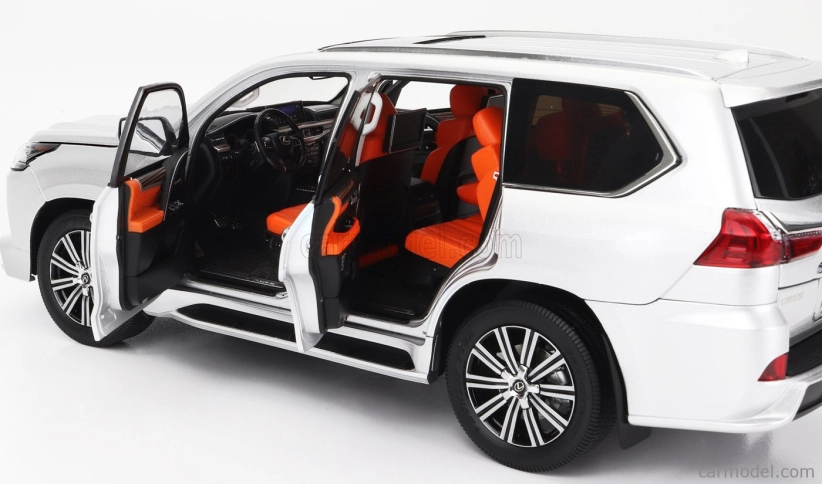 LCD model Lexus Lx570 2022 1:18 strieborný