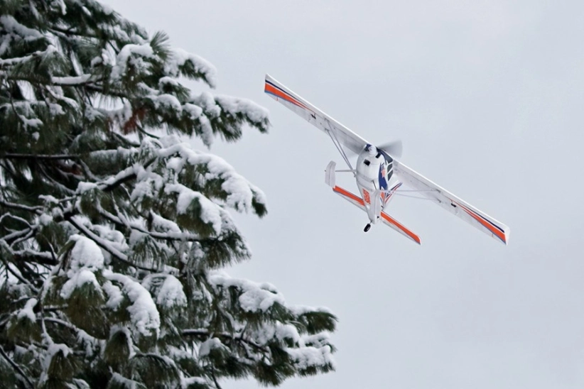 Kingfisher 1400mm ARF s koly, plováky a lyžemi