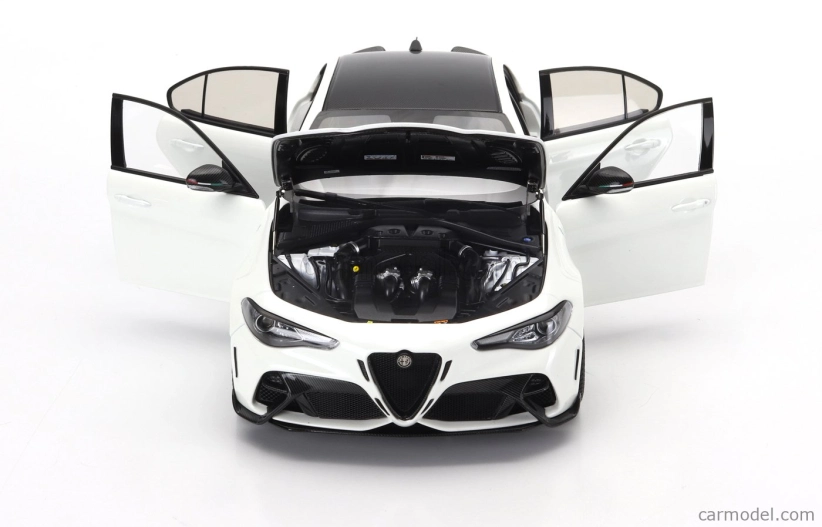 Motorhelix Alfa romeo Giulia Gta 2021 With Engine And Accessories - Full Openings 1:18 Bianco Trofeo White Met