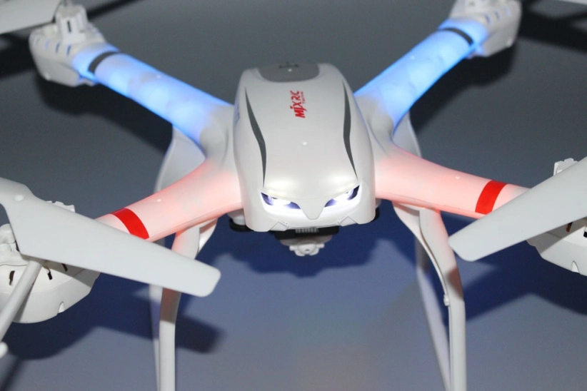 Dron MJX X101 + kamera C4016 v ALU kufru