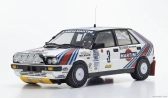 Kyosho Lancia Delta Hf Integrale 4wd Team Martini Racing (nočná verzia) N 3 Winner Rally Montecarlo 1988 Bruno Saby - Jean Francois Fauchille 1:18 Biela modrá červená