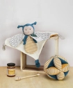 Doudou Textilná aktívna lopta s hrkálkou včela 15 cm