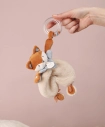 Doudou Dárková sada Plyšová liška Timo s chrastítkem 18 cm