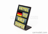Príslušenstvo Cartrix F1 Doska majstra sveta v boxoch - Red Bull Rb5 Red Bull N 5 Sezóna 2010 Sebastian Vettel 1:43 Sivá čierna žltá