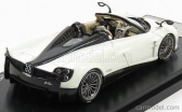Almost-real Pagani Huayra Roadster 2017 1:43 Bílá