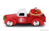 Jada Ford usa Set Holiday Rides 2022 - Pick-up 1941 s Chevroletom Bel Air 1957 so Santa Clausom (Babbo Natale) a pani Santa Clausovou figúrkami 1:32 červená s bielou
