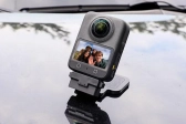 DJI OSMO 360 - 2v1 magnetický držák s rychlým uvolňováním a stolní základnou