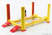 Greenlight Accessories Shell Garage Set Officina - Ponte Sollevatore Auto - Four Post Lift 1:18 Žlutá Červená