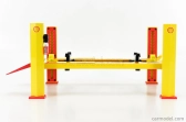 Greenlight Accessories Shell Garage Set Officina - Ponte Sollevatore Auto - Four Post Lift 1:18 Žlutá Červená