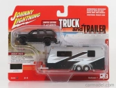 Johnny lightning Cadillac Escalade s prívesom Roulotte 2005 1:64 čierna biela
