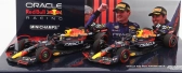 Minichamps Red bull F1 Set 2x Rb18 Team Oracle Red Bull Racing N 1 Víťaz Emilia Romagna Taliansko Gp Majster sveta 2022 Max Verstappen + N 11 2. Emilia Romagna Taliansko Gp 2022 Sergio Perez 1:43 Matná modrá žltá červená