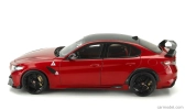 Motorhelix Alfa romeo Giulia Gtam s motorom a príslušenstvom 2021 1:18 Red Met