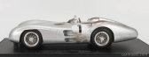 Gp-replicas Mercedes benz F1 W196r Streamliners N 1 1:18, stříbrná
