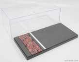Greenlight Vetrina display box Indy Indianapolis Yard Of Bricks - Lungh.lenght Cm 34.5 X Largh.width Cm 16.3 X Alt.height Cm 13.0 (altezza Interna Cm 10.8) 1:18 Plastový Displej