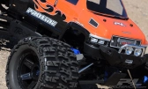 Trancher X 3,8" (štýl Traxxas) guma, lepená, čierne ráfiky, 2ks.