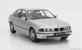 BMW radu 5 530d (e39) Sedan 1995 v mierke 1:18 strieborná