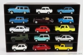 Vetrina display box Príslušenstvo Espositore Aperto - Pre Auto 1/43 1/64 - Autá nie sú súčasťou balenia - Lungh.lenght Cm 36.8 X Largh.width Cm 6.7 X Alt.height Cm 24.3 (altezza Utile Tra I Ripiani Cm 4.5 Inner Height Among Shelves) 1:43 Brown