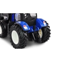 RC traktor s pluhom