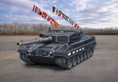 Plastic ModelKit tank 03368 - Leopard 2A4 - Special Decoration 40th Anniversary (1:35)