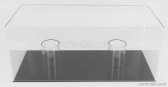 Vetrina display box Vetrina display box Pre 2x 1/2 prilby - Base Nera - Black Base - Lungh.lenght Cm 44.0 X Largh.width Cm 20.0 X Alt.height Cm 18.3 (altezza Interna Cm 17.4 ) - Prilby nie sú súčasťou balenia 1:12 Plastic Display