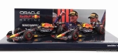 Minichamps Red bull F1 Set 2x Rb18 Team Oracle Red Bull Racing N 1 Víťaz Emilia Romagna Taliansko Gp Majster sveta 2022 Max Verstappen + N 11 2. Emilia Romagna Taliansko Gp 2022 Sergio Perez 1:43 Matná modrá žltá červená
