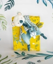 Doudou Darčeková sada – Hračka s úchytom na cumlík koala Yoca 20 cm – poškodený obal