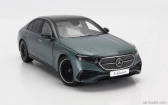 Mercedes benz triedy E (w214) Amg Line 2024 v mierke I 1:18 Veľmi svetlá zelená met.