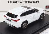LCD model Toyota Highlander 2022 1:64 biely