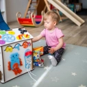 2Kids Toys Activity board Domček biely – poškodený obal