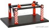 Greenlight Accessories Firestone Garage Set Officina - Ponte Sollevatore Auto - Four Post Lift 1:64 Červená Bílá