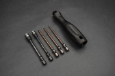 Set 1/4" bitů včetně rukojeti (1.5, 2.0, 2.5mm imbus a 5.5, 7mm nástrčkový)
