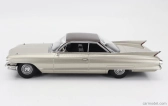 Cadillac Series 62 Coupe Deville 1961 v mierke 1:18, béžovo hnedý