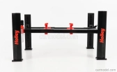 Greenlight Accessories Holley Performance Garážový set Officina - Ponte Sollevatore Auto - Four Post Lift 1:18 Čierna červená biela