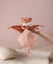 Doudou Dárková sada Plyšová liška Mina s úchytem na dudlík 20 cm