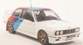 Whitebox BMW radu 3 M3 (e30) 1989 1:24 Biela modrá červená