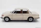 BMW 1602 radu 1 1971 v mierke 1:12 béžová