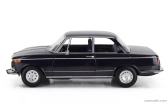 BMW 1602 radu 2 1974 v mierke 1:12 tmavo modrá